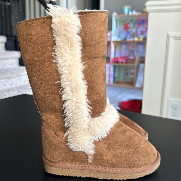 Tall brown fall/winter toddler boots with faux fur - Picture 4 of 6